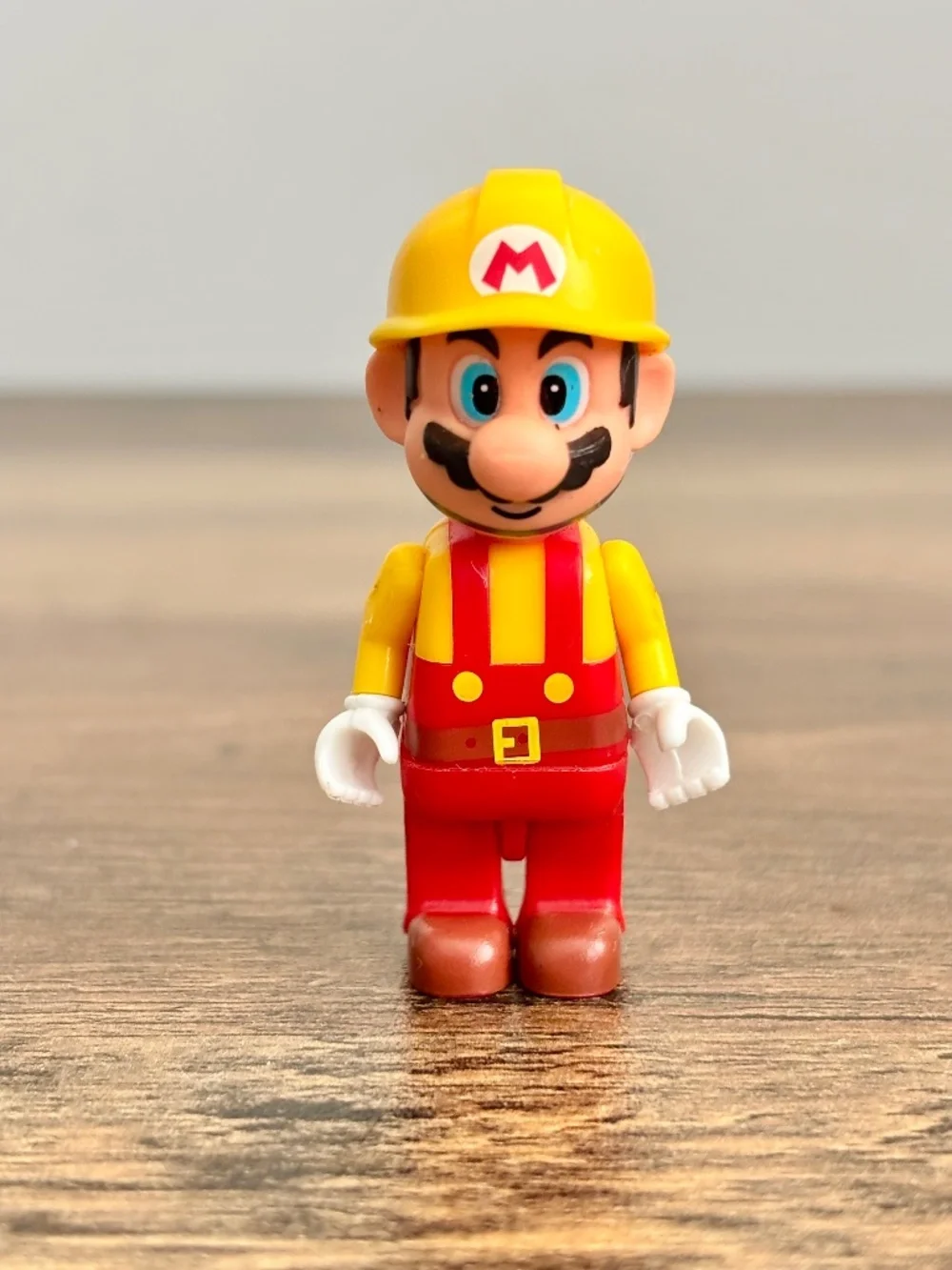 K’NEX Nintendo Super Mario Maker Builder Mario Mini Action Figure Toy Yellow Red